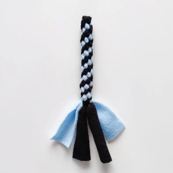 Kotimainen-koiranlelu-Yugie-Toys-Narulelu-20cm-sininen-musta-koiranlelu-koiranlelut-netista-lemmikkitarvike-yugie